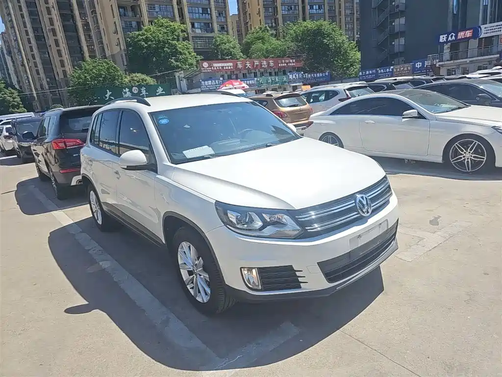 VOLKSWAGEN TIGUAN