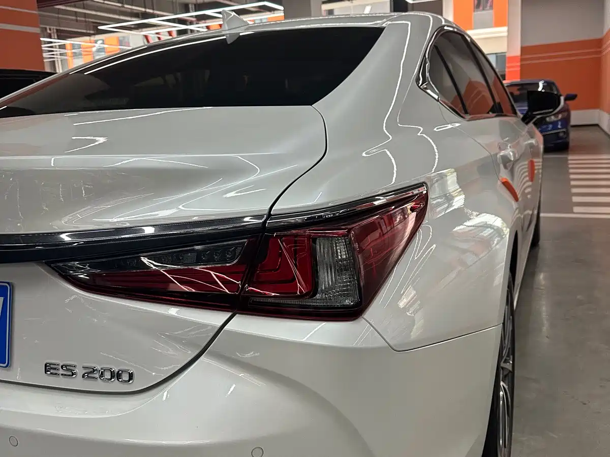 Lexus ES 2022 200 Excellence Edition фото 15
