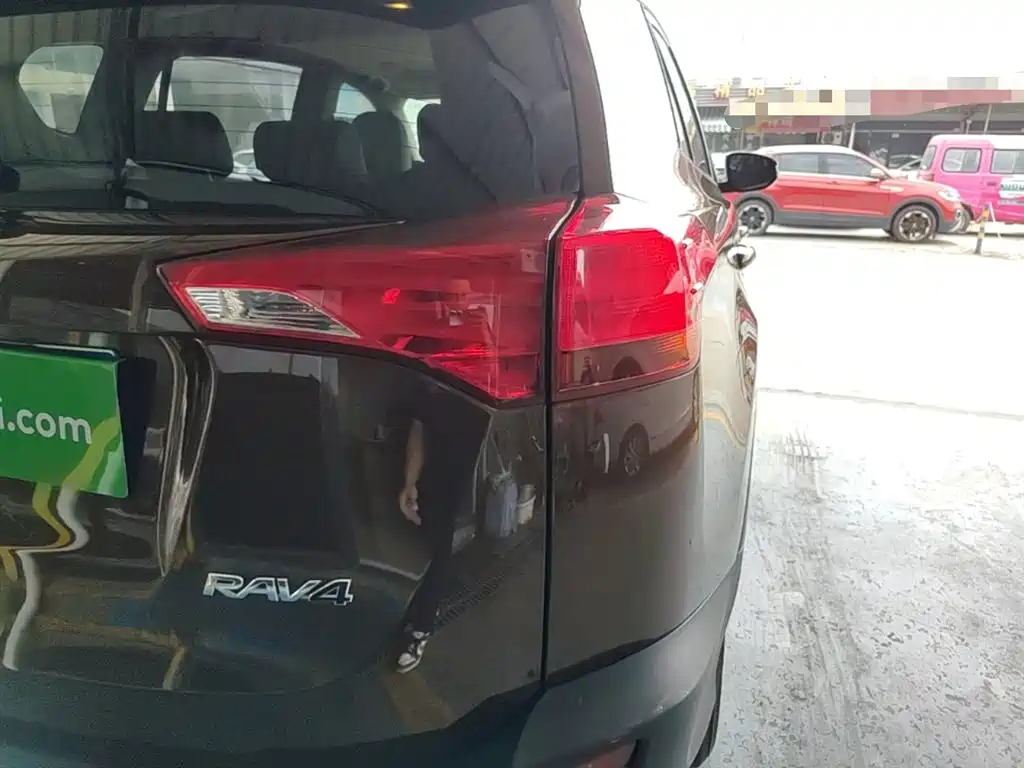 Toyota RAV4 Rongfang 2015 2.0L CVT 2WD Trend Edition фото 8