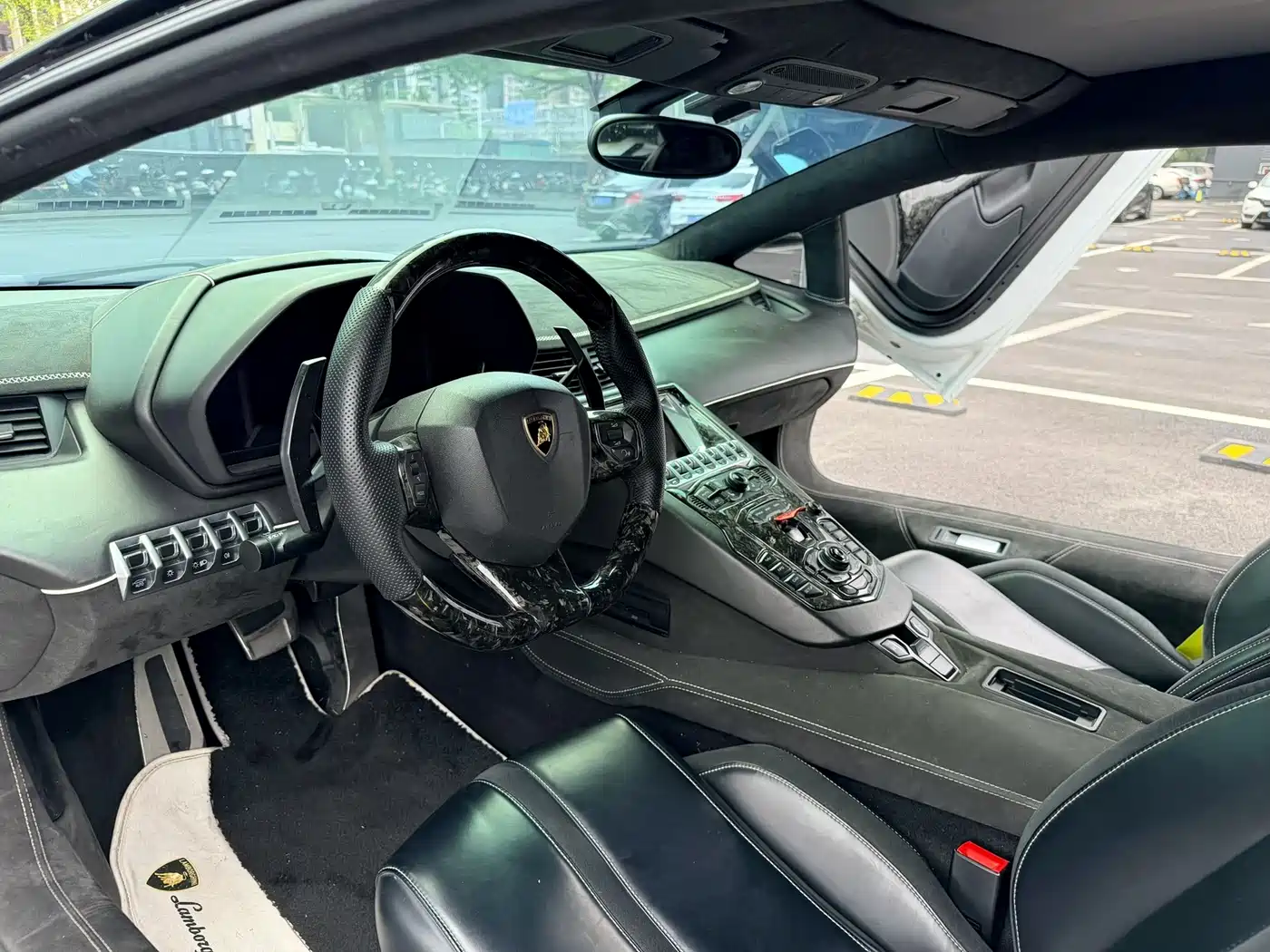 Lamborghini Aventador 2011 LP 700-4 фото 8