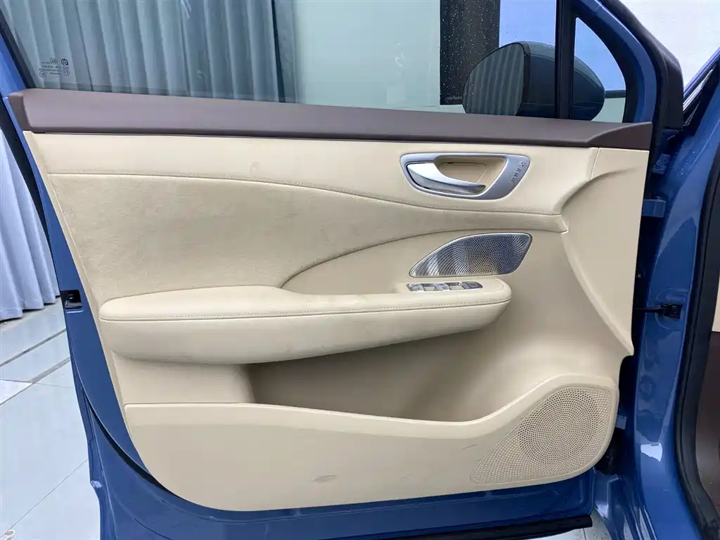 صورة 8 - Shangjie SUV