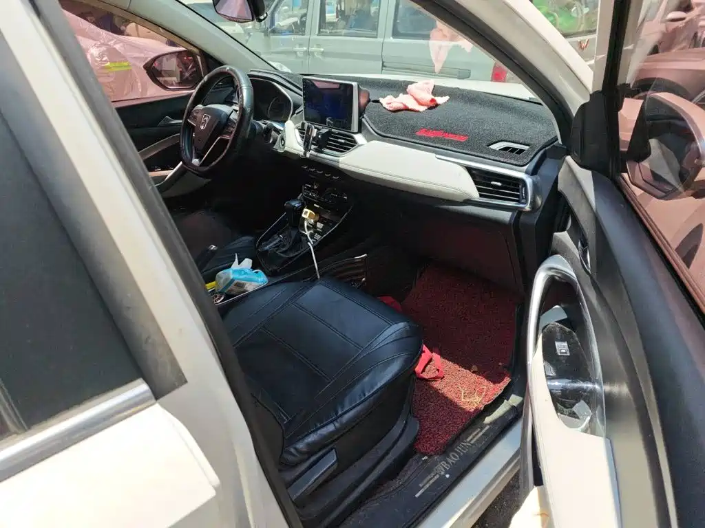 Baojun 530 2019 2019 1.5T CVT Luxury 7-seater China V