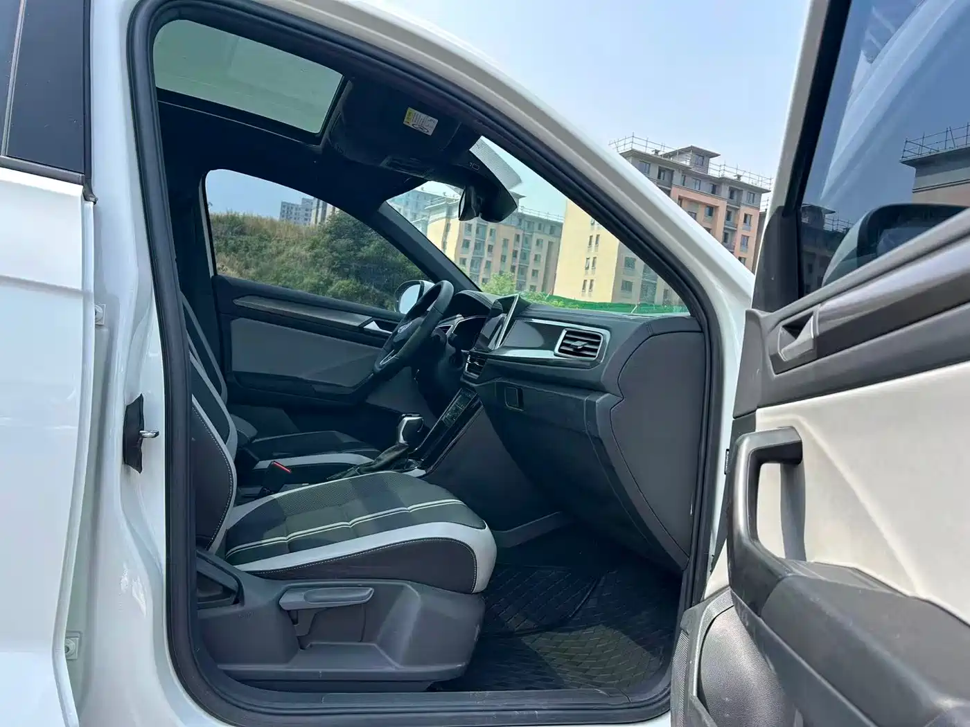 Volkswagen T-ROC 2023 300TSI DSG 2WD Dawn Edition фото 10