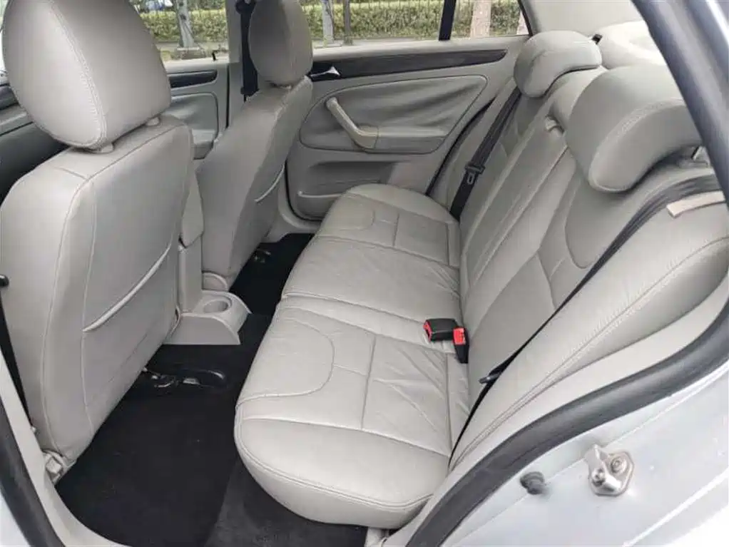 Volkswagen Bora 2012 1.6L Automatic Luxury Model фото 6