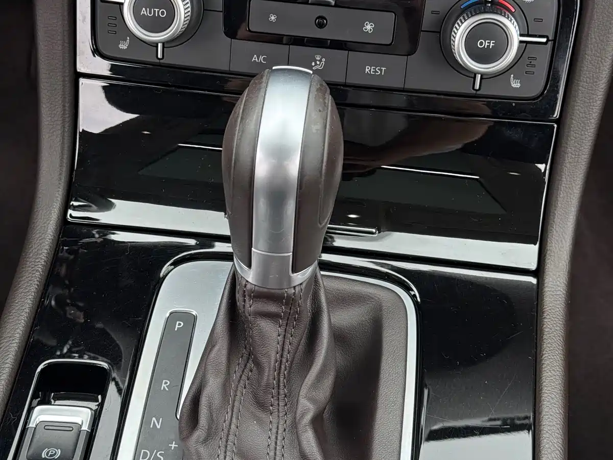 Volkswagen Touareg 2017 3.0TSI Explorer Edition фото 10