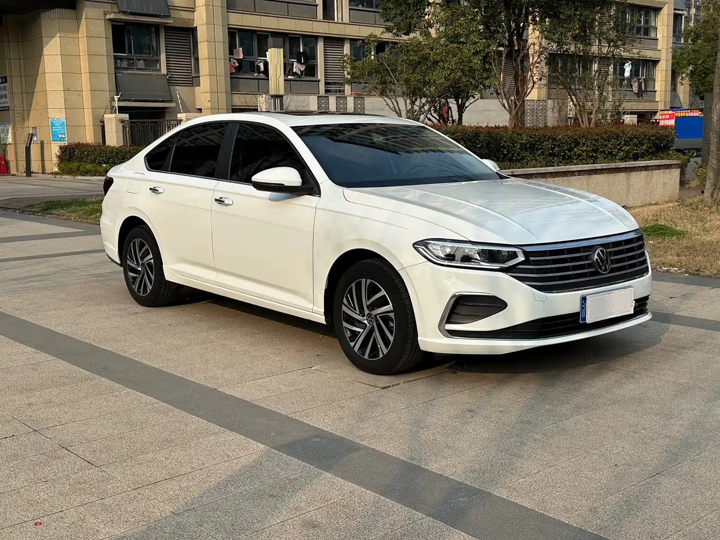 Volkswagen Lavida 2024 Model 1.5L Automatic Full Comfort Edition фото 3