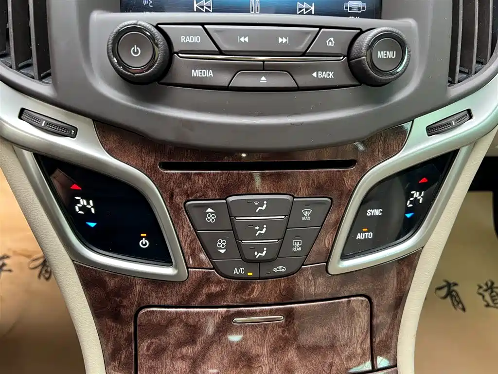 Фото 12 - Buick LaCrosse