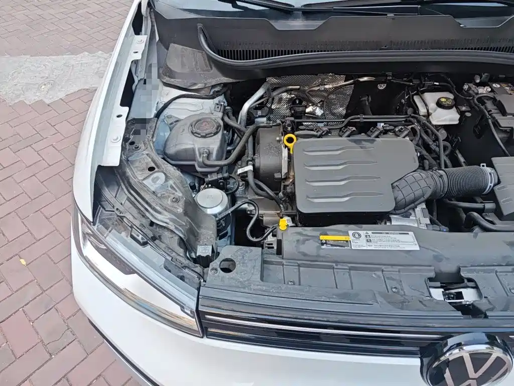 صورة 20 - Volkswagen Tharu