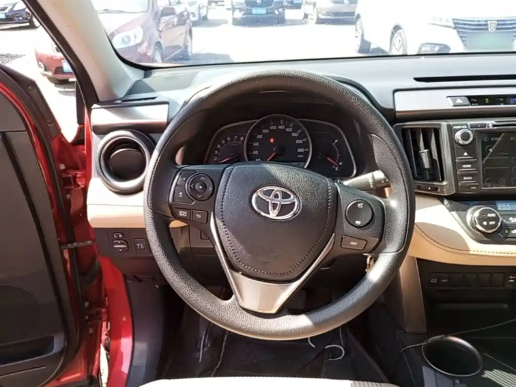 Toyota RAV4 Rongfang 2015 2.0L CVT 2WD Trend Edition фото 11