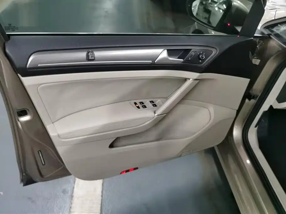 Volkswagen Golf 2014 1.6L Automatic Comfort фото 7
