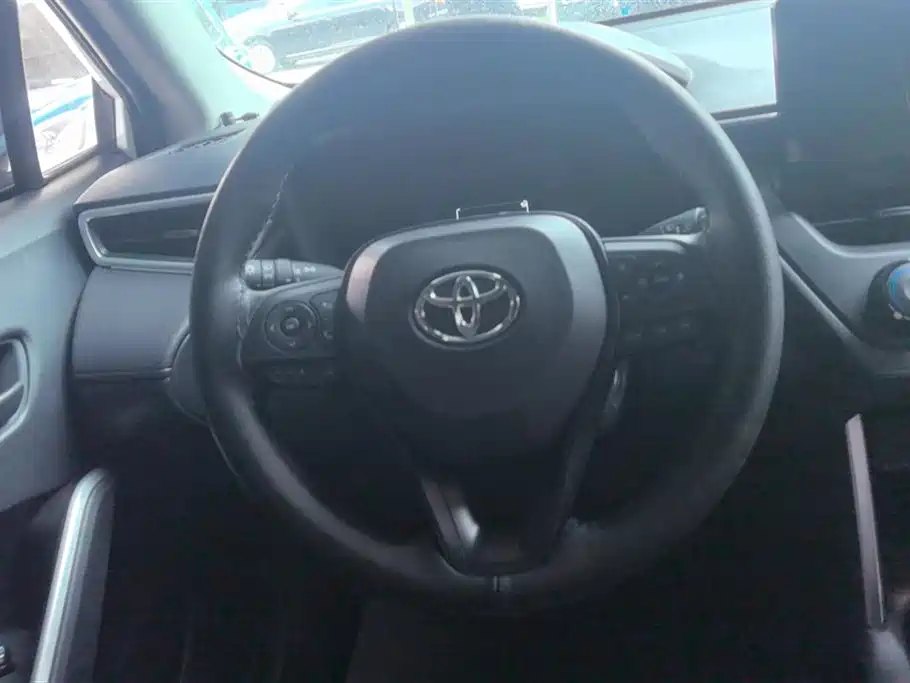 Toyota Corolla Cross 2024 Model 2.0L Pioneer Edition фото 15