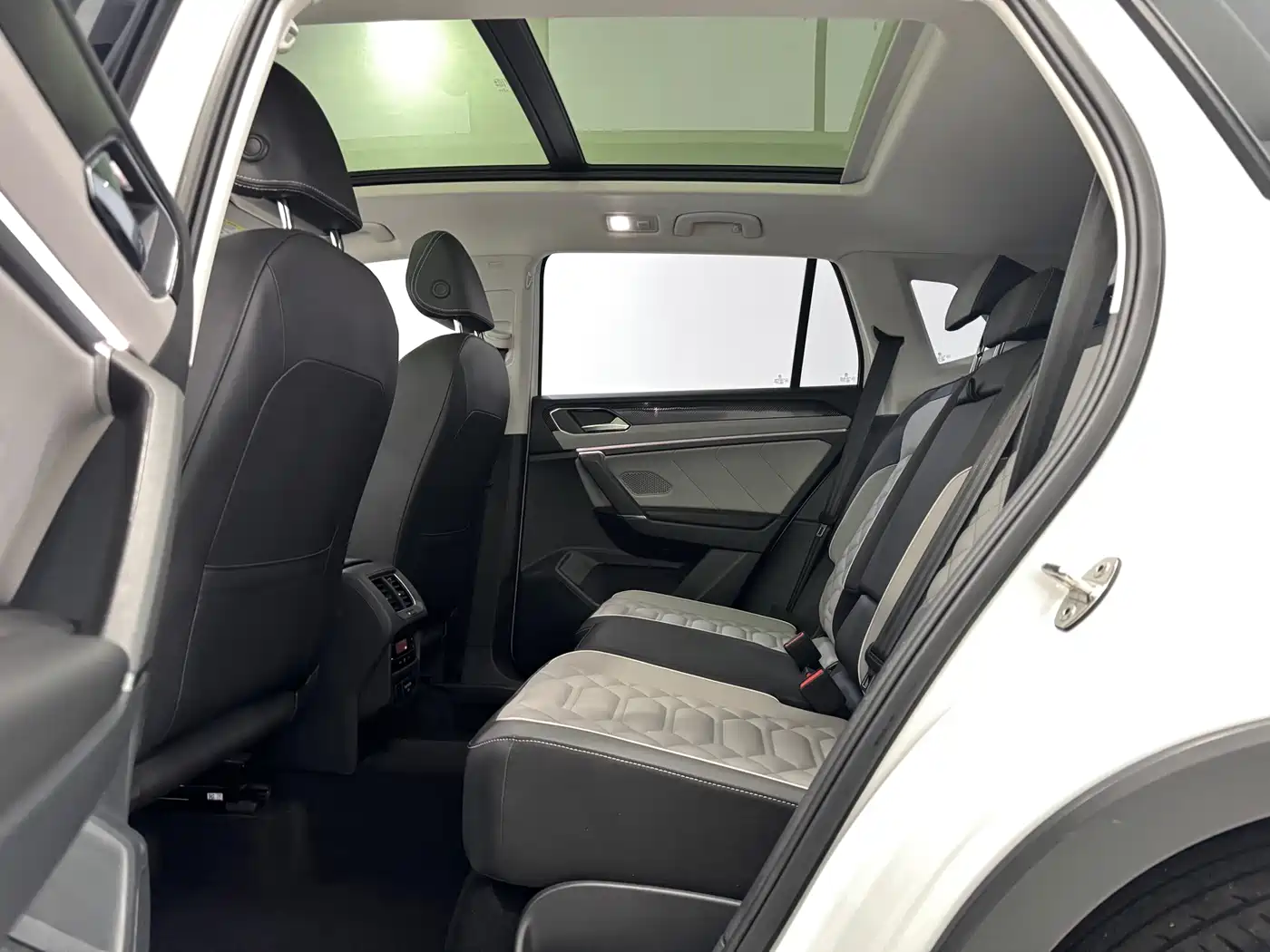 Volkswagen Tayron 2023 280TSI 2WD Luxury Plus Advanced Edition фото 12