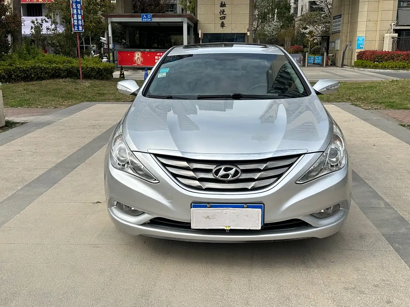 Hyundai Sonata 2011 2.0L Auto Premium Edition фото 2