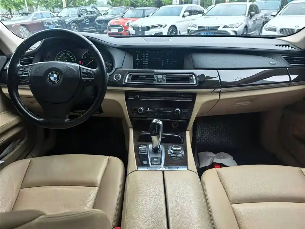 BMW 7 Series 2011 730Li Elegance фото 2