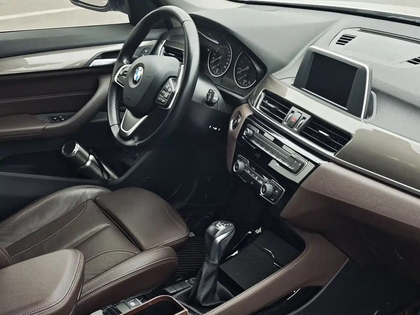 BMW X1 2018 sDrive18Li Premium Model фото 6
