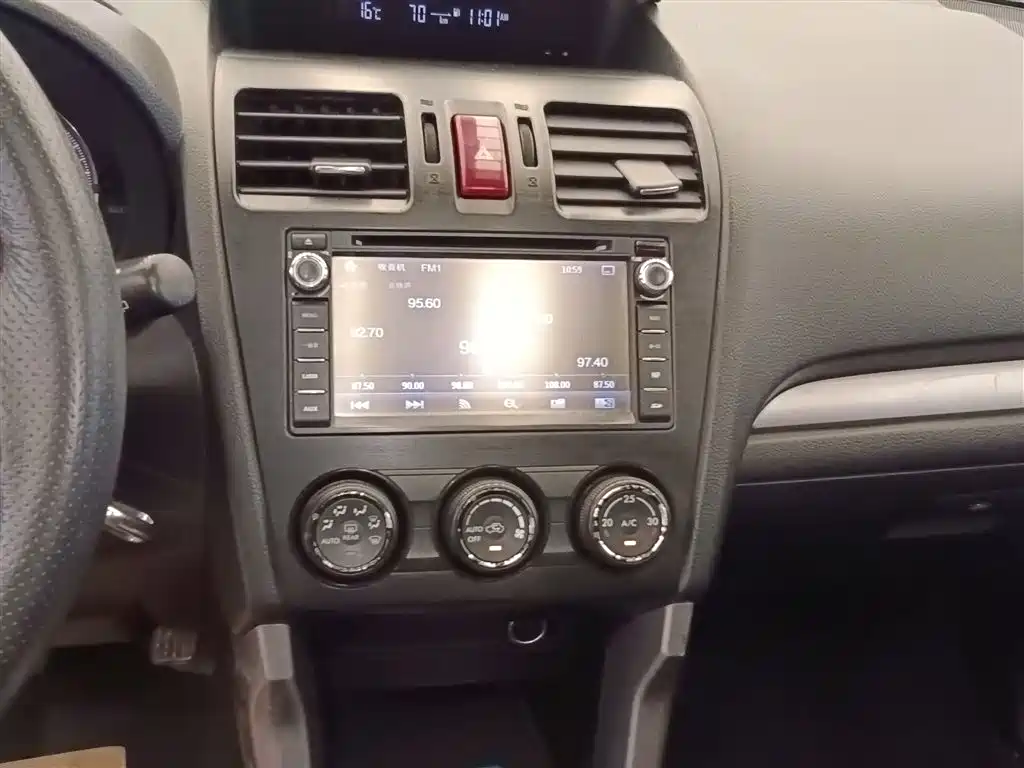 Subaru Forester 2014 2.0i Automatic Luxury Edition фото 13