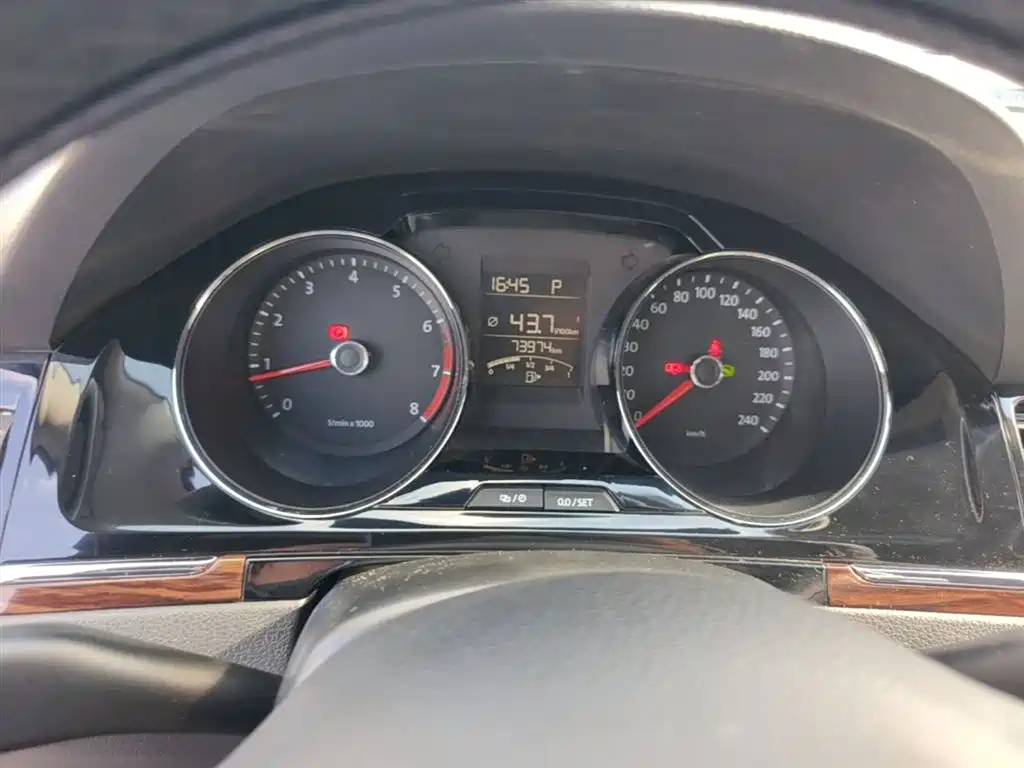 Volkswagen Bora 2014 1.6L Automatic Luxury Edition фото 12