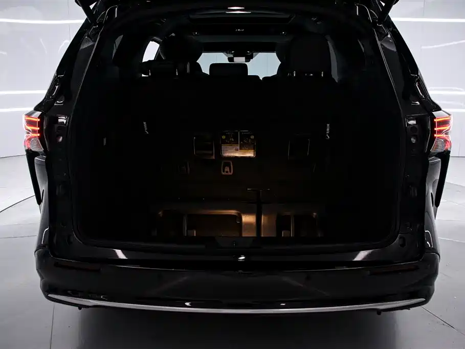 Toyota Sienna 2023 2.5L Hybrid Ultimate Edition фото 15