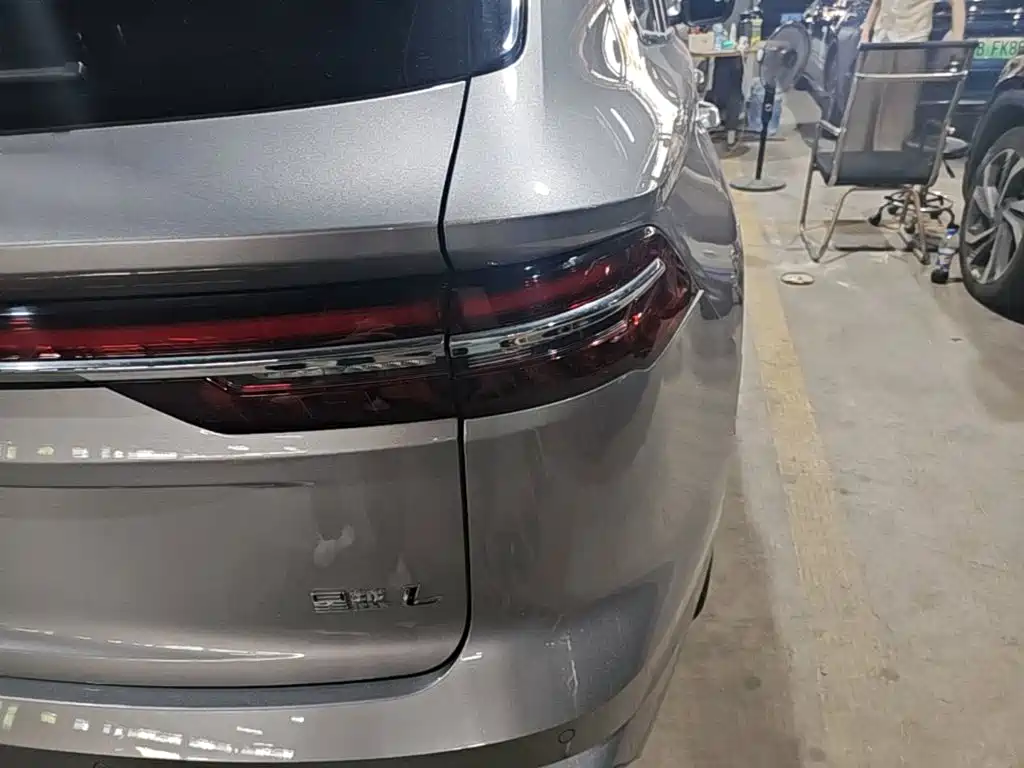 Фото 8 - Geely Monjaro