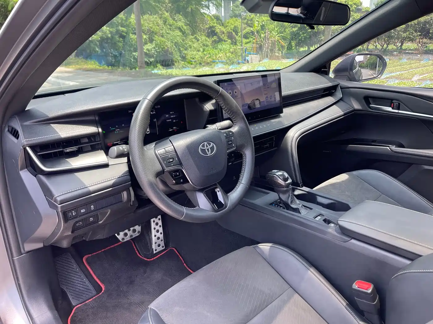 Toyota Camry 2025 Hybrid 2.0HXS Glory Edition фото 18