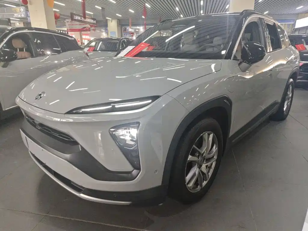 Фото 24 - NIO ES6