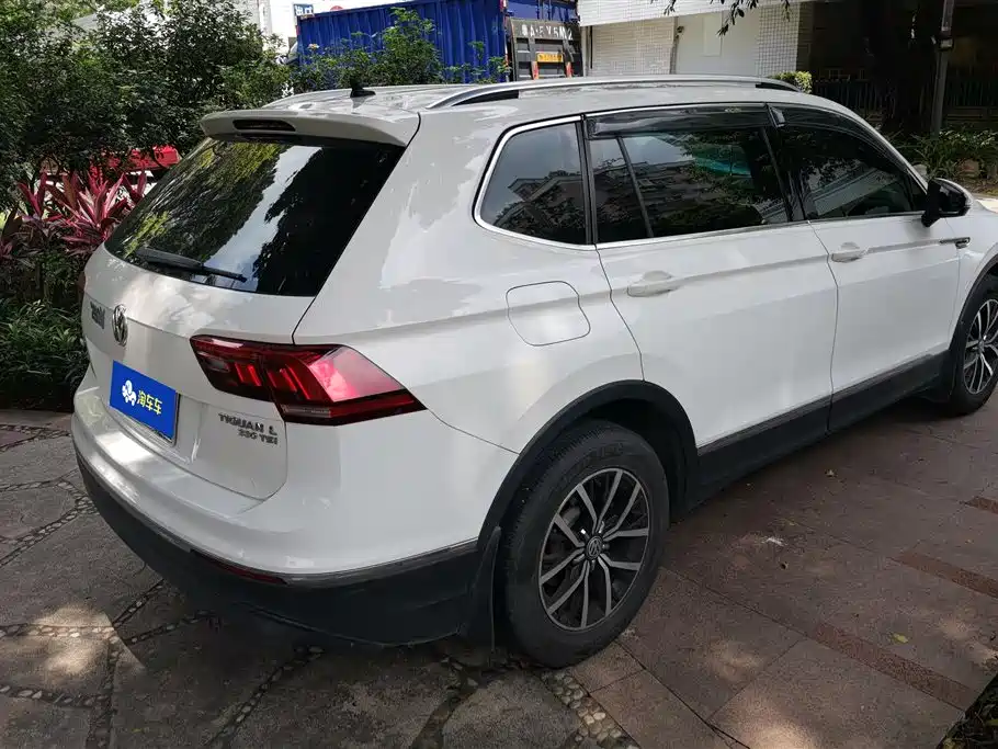 Volkswagen Tiguan L 2017 330TSI Automatic 2WD Comfort Edition фото 3