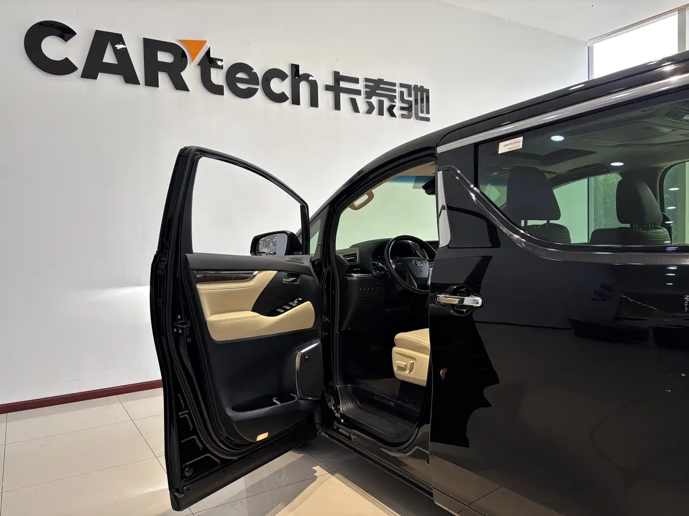 Toyota Vellfire 2021 Crown Hybrid 2.5L HV Premium Edition фото 12