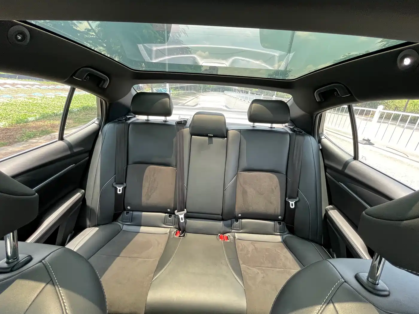 Toyota Camry 2025 Hybrid 2.0HXS Glory Edition фото 25