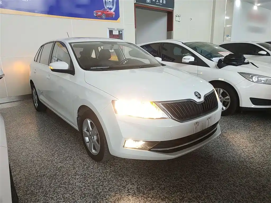Škoda Skoda Rapid Spaceback 2019 Facelift 1.5L Automatic Comfort Version China V фото 22