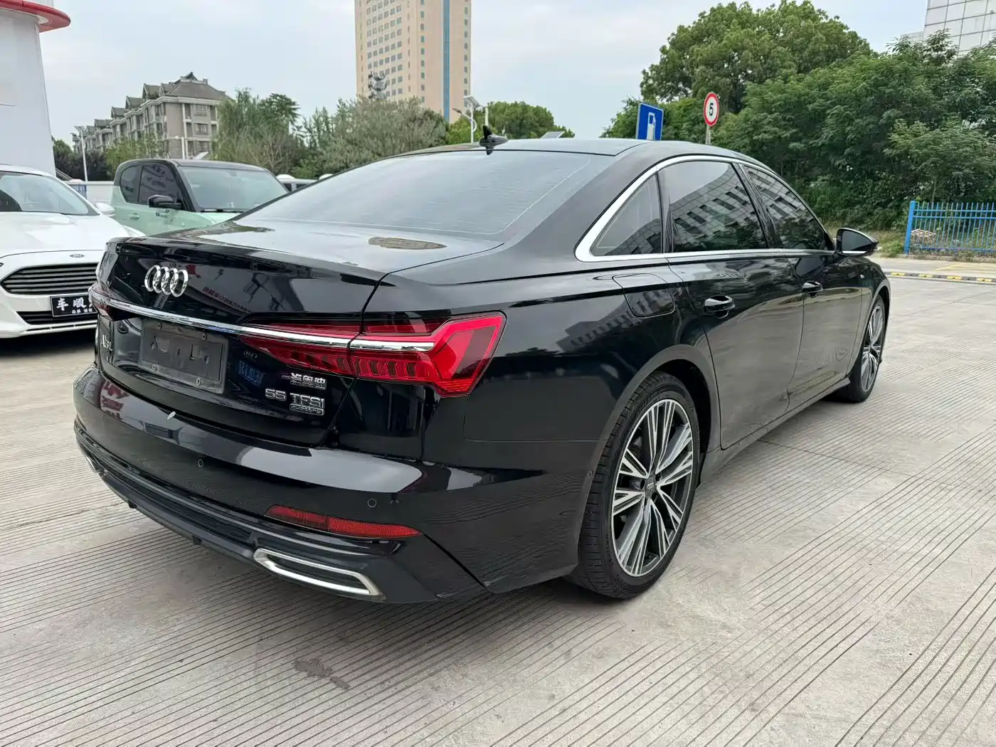 Audi A6L 2020 55 TFSI quattro Exclusive Dynamic фото 4