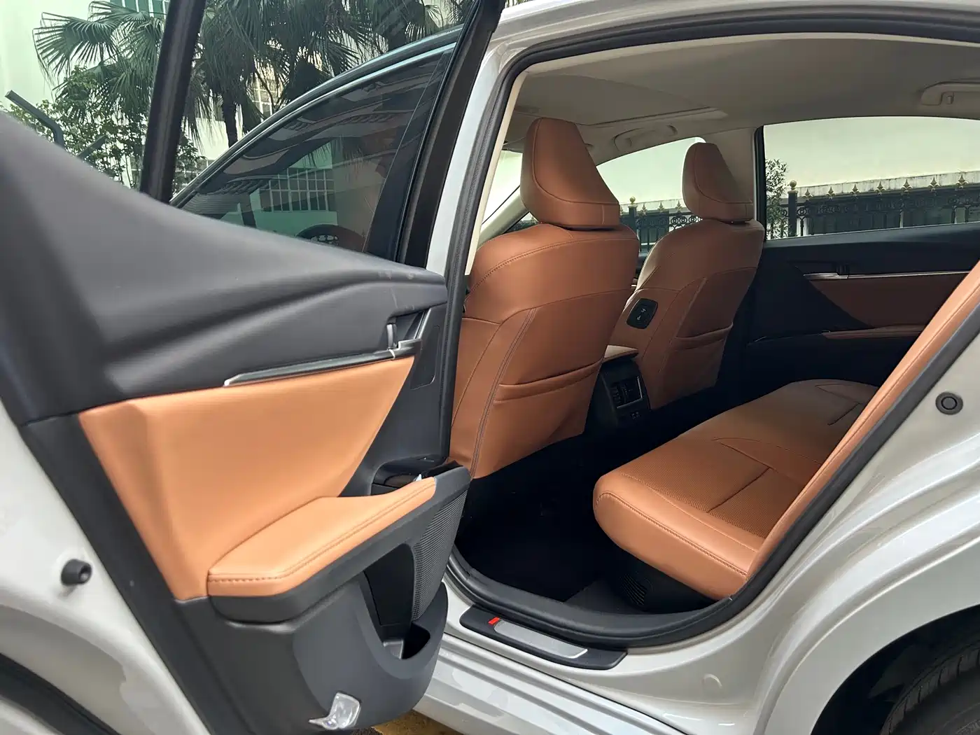 Toyota Camry 2024 Hybrid 2.0HGVP Luxury Edition фото 13