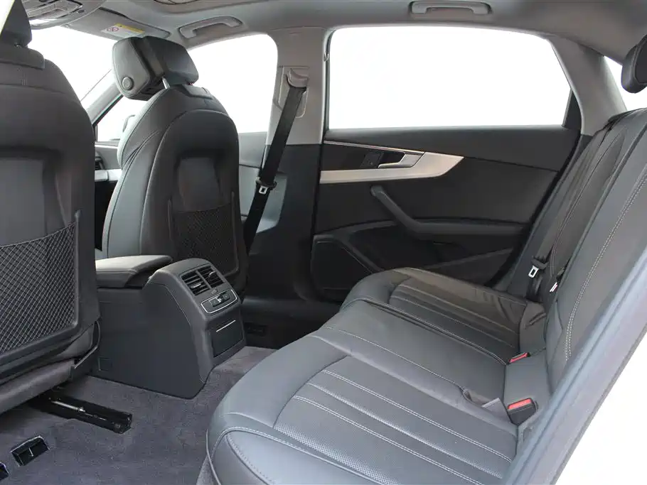 Audi A4L 2020 40 TFSI Luxury Dynamic фото 18