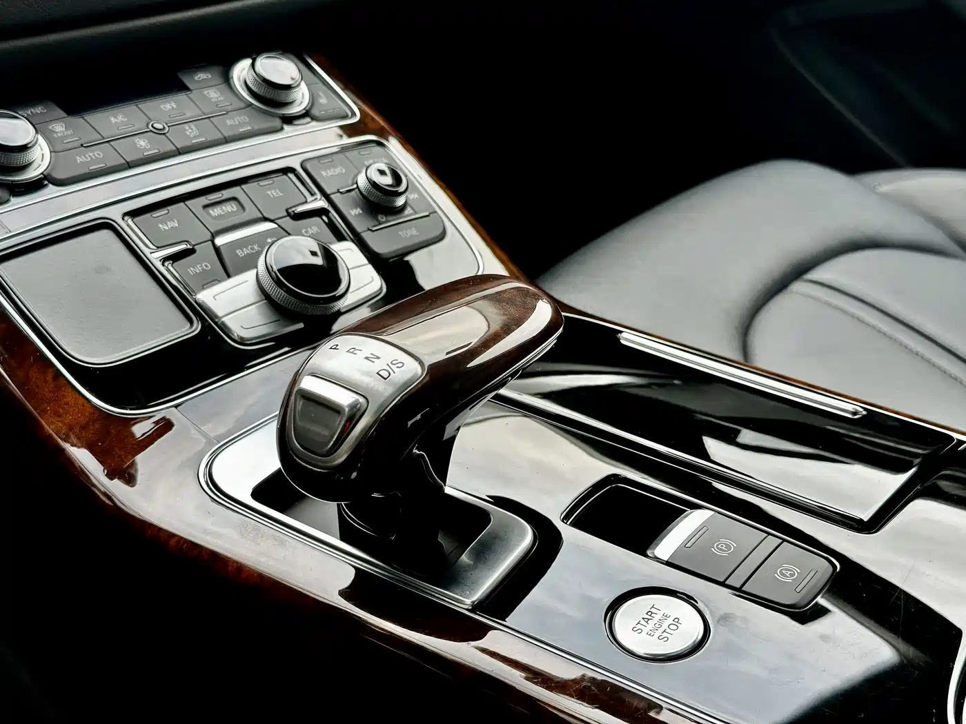 Audi A8 2016 A8L 30 FSI Comfort фото 24