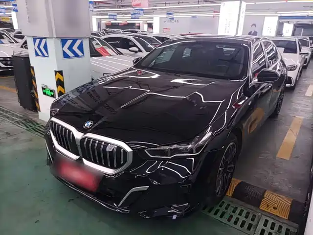BMW 5 Series 2025 525Li M Sport Package