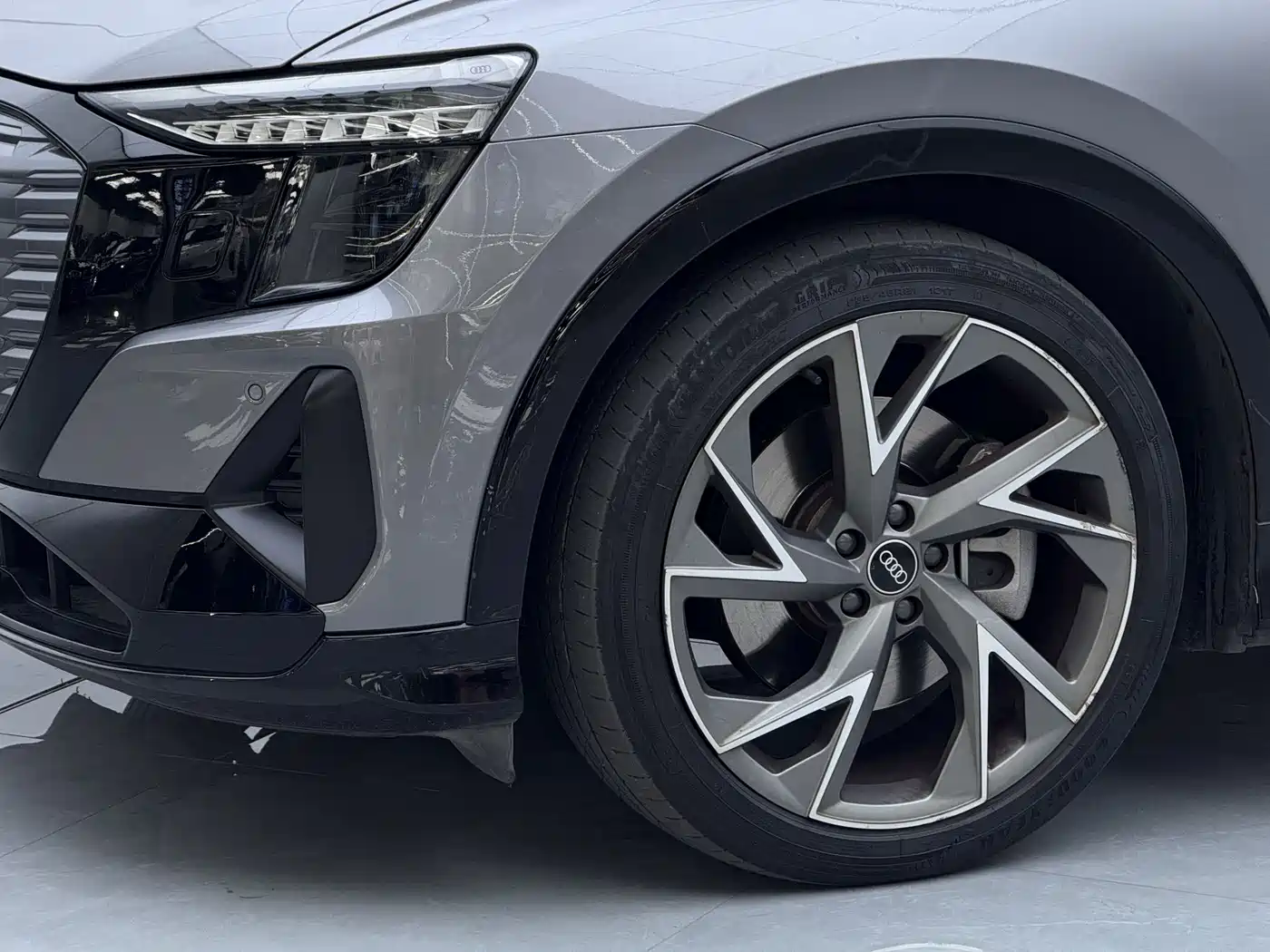 Audi Q5 e-tron 2022 40 e-tron Starlight Edition Mecha Suit Sun Chaser Version фото 5