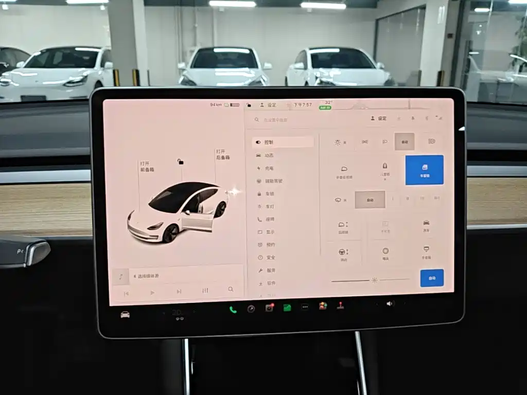 Фото 13 - Tesla Model 3