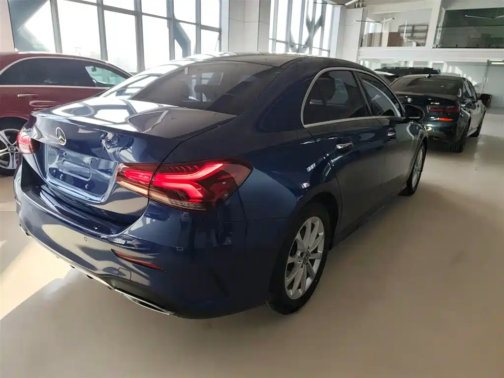 Mercedes-Benz A-Class 2021 A 200 L Sport Sedan Fashion Edition фото 7