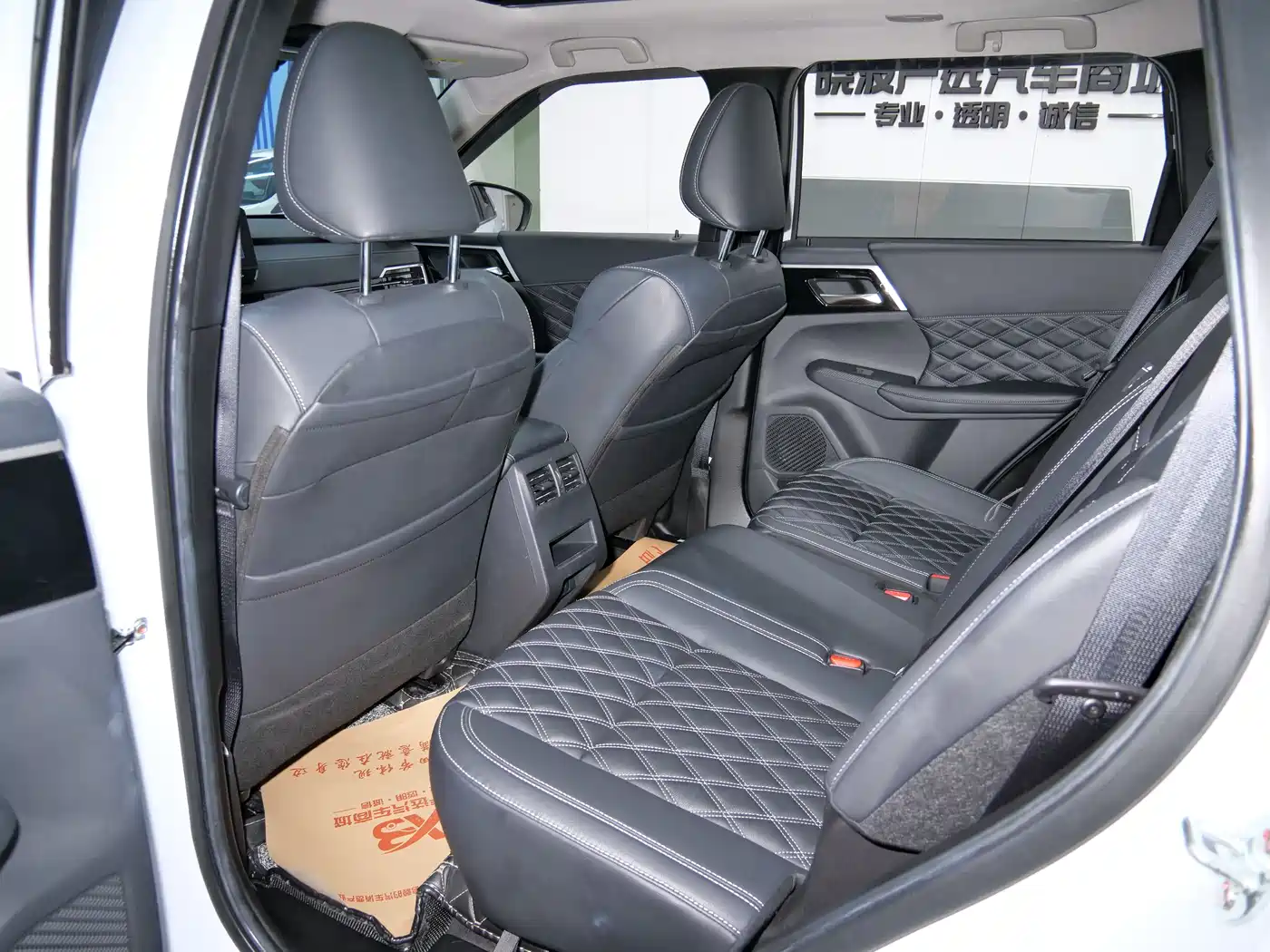 Mitsubishi Outlander 2023 1.5T CVT AWD Premium 7-Seater фото 15