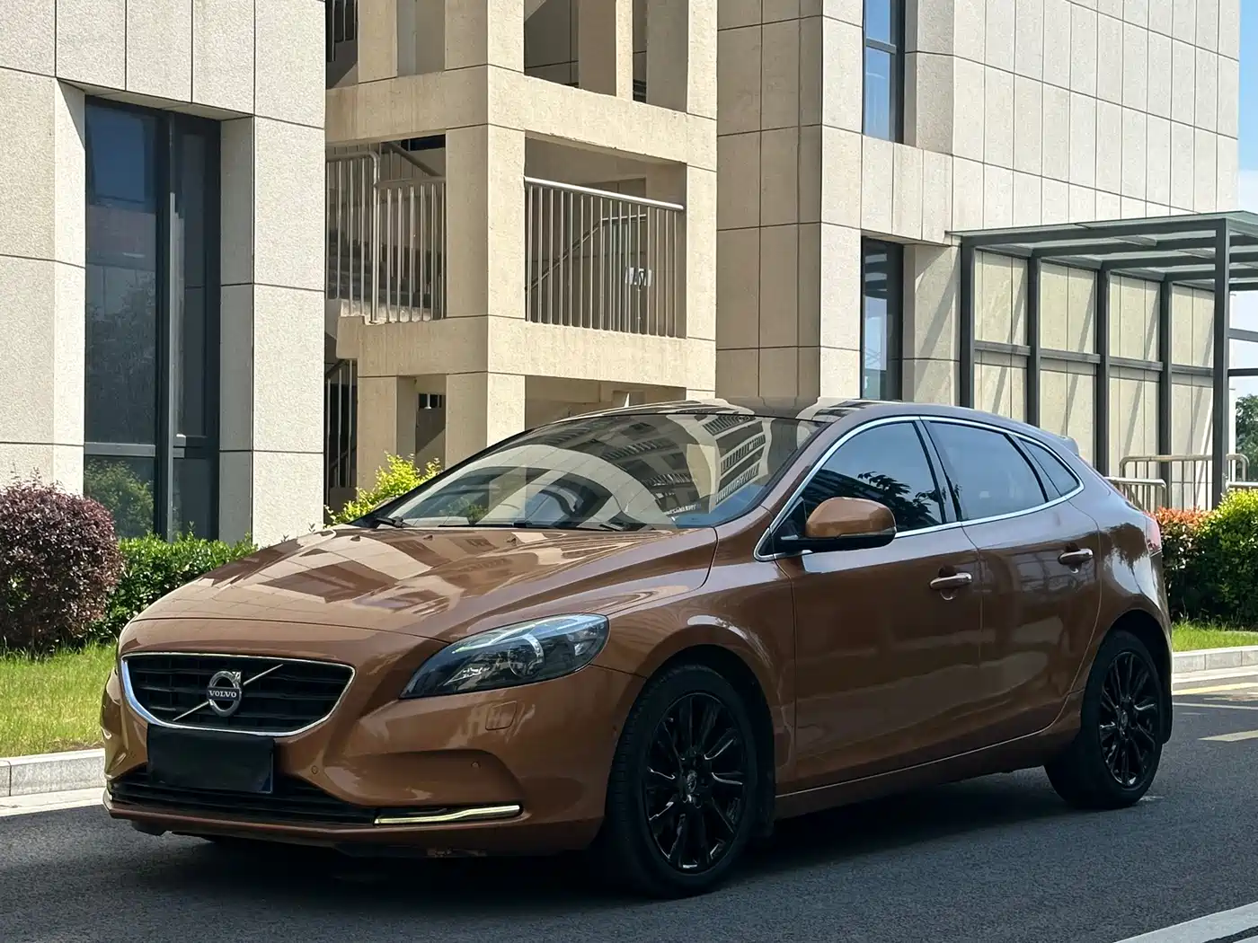 Фото 1 - Volvo V40