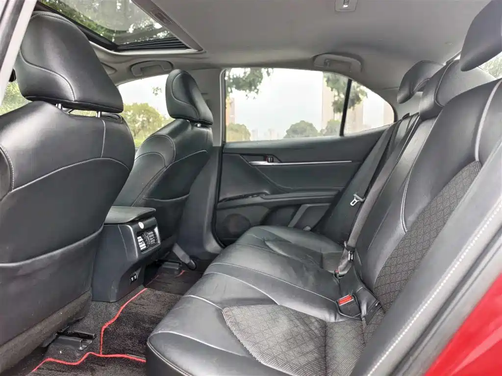 Toyota Camry 2018 2.5S Trend Edition фото 8