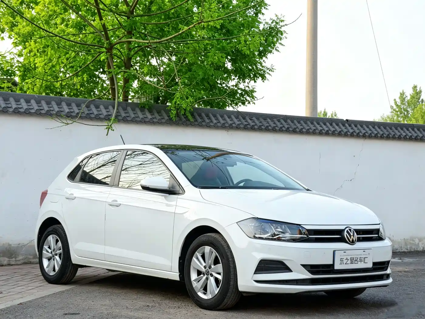 VOLKSWAGEN POLO
