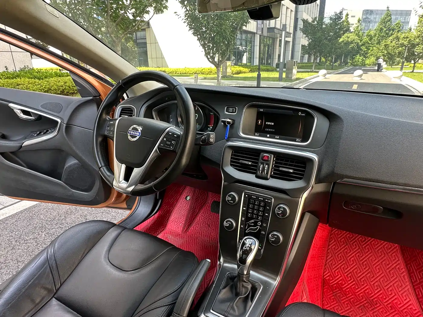 Фото 12 - Volvo V40
