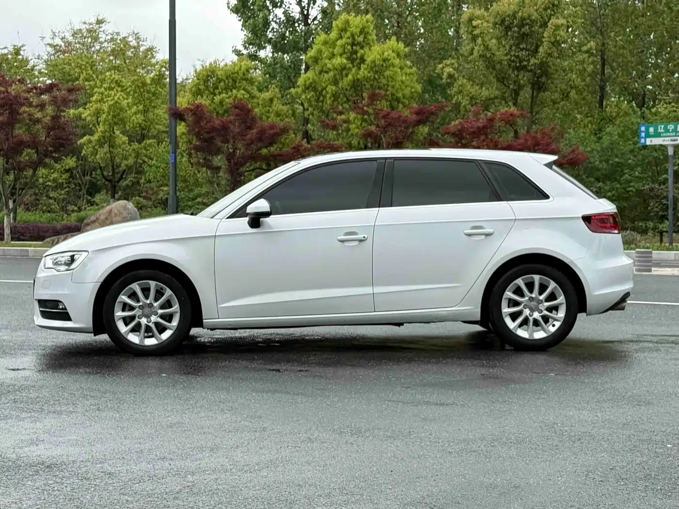 Audi A3 2016 Sportback 35 TFSI Leadership фото 3