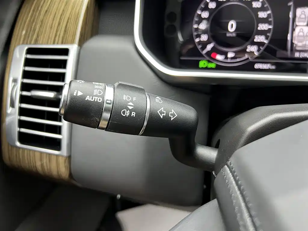 Land Rover Range Rover 2020 3.0 L6 Heritage Extended Edition фото 22