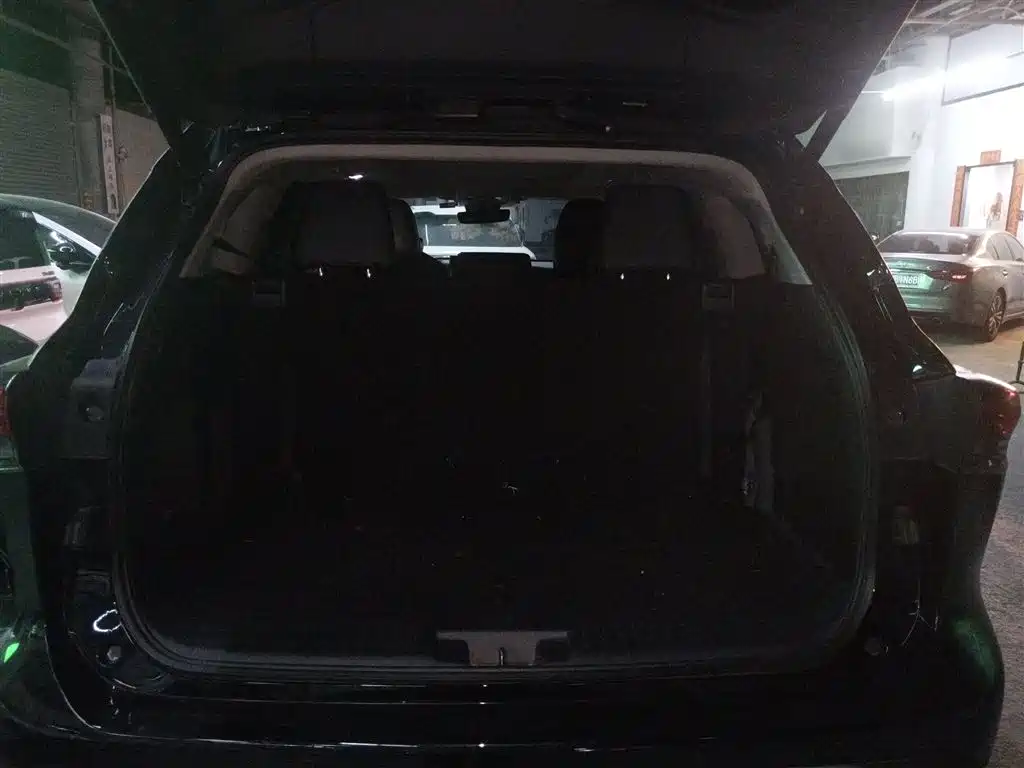 Toyota Highlander 2023 2.5L Smart Hybrid Dual Engine AWD Premium 7-Seater фото 16