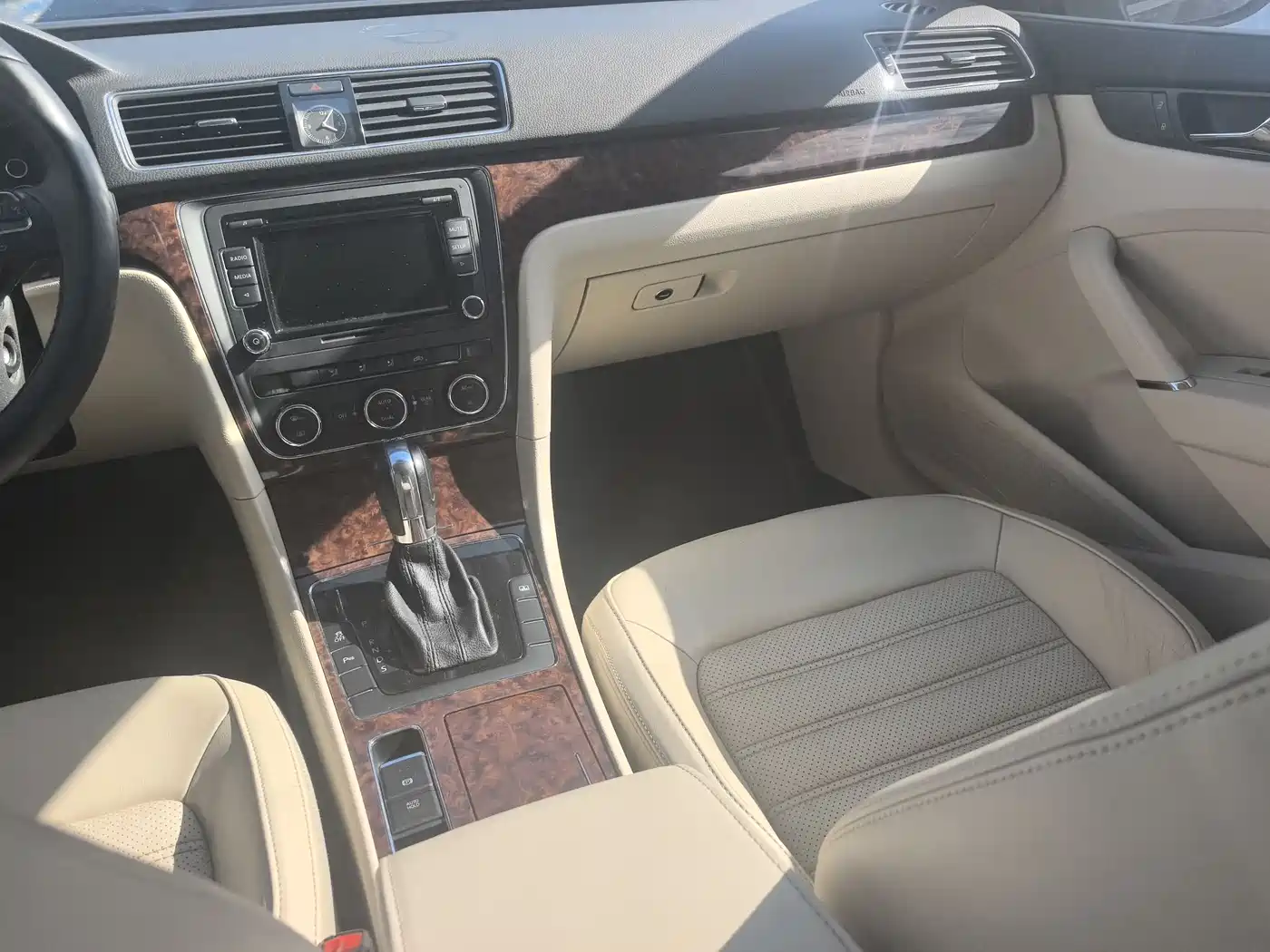 Volkswagen Passat 2011 1.8TSI DSG Royal Edition фото 9