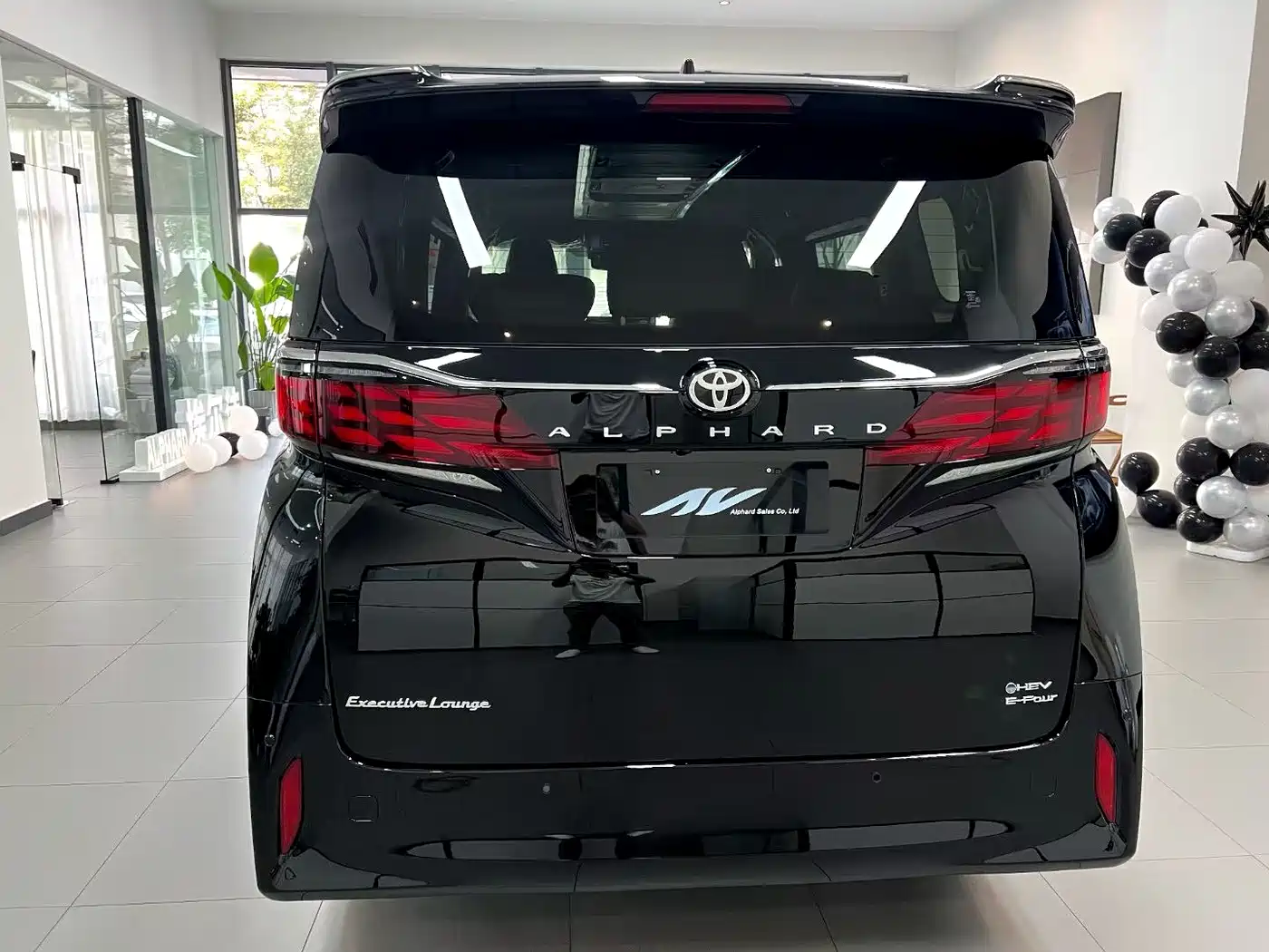 Toyota Alphard 2024 Hybrid 2.5L Ultimate Enjoyment Edition фото 3