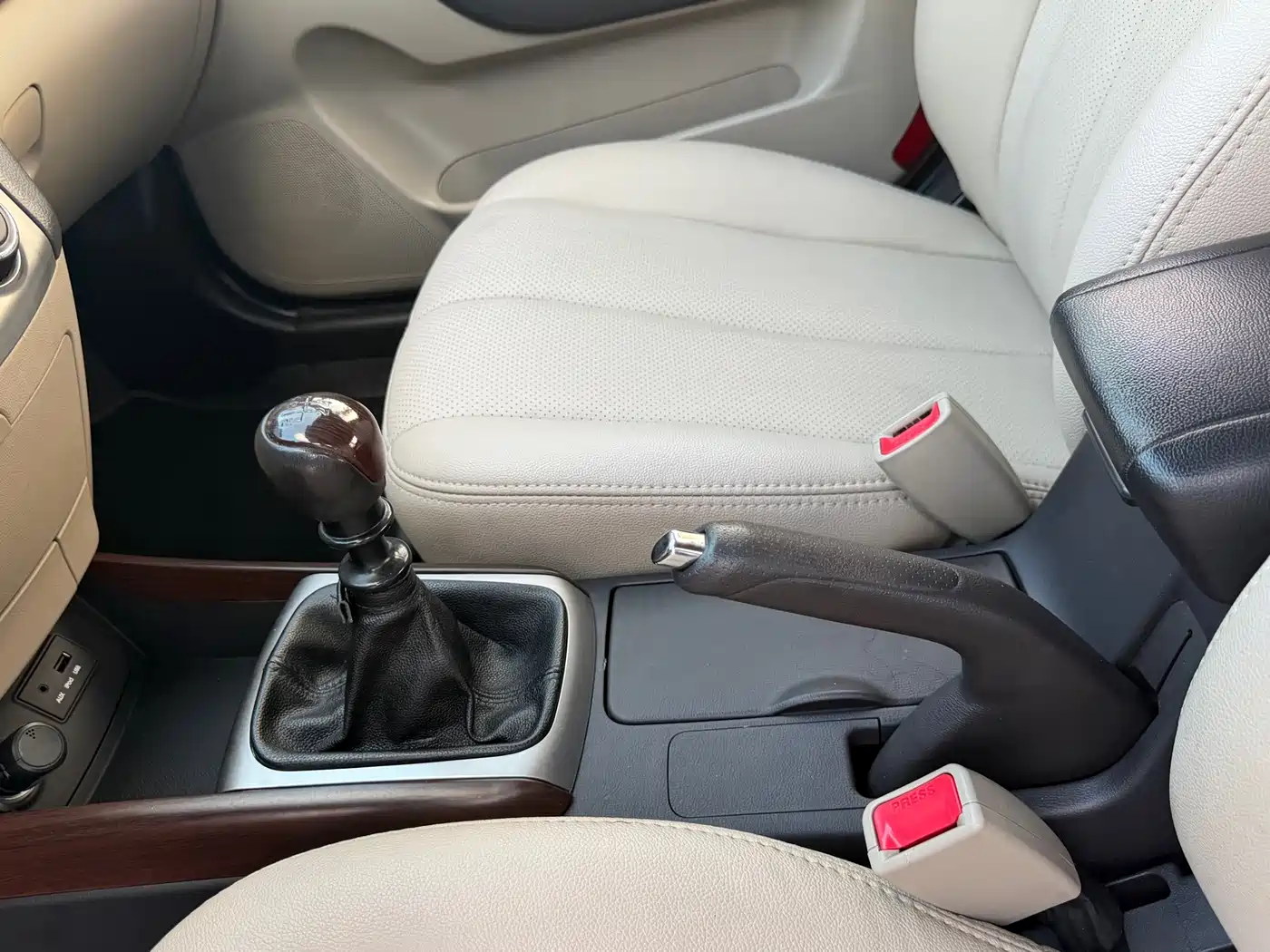 Hyundai Elantra 2011 1.6L Manual Comfort фото 11