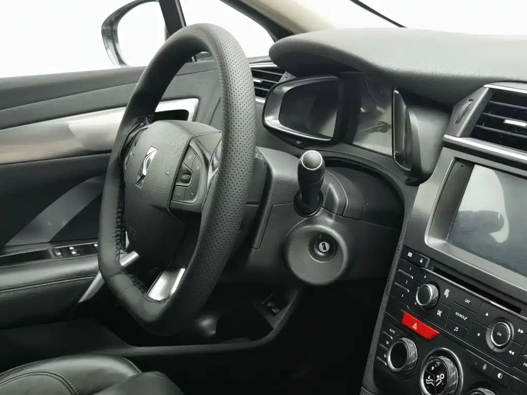 DS 5LS 2015 2014 1.8L Elegance VTi140