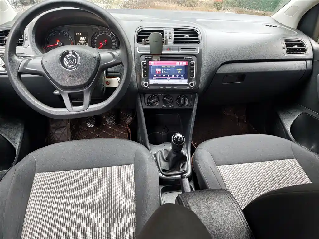Volkswagen Polo 2016 1.4L Manual Trend фото 18
